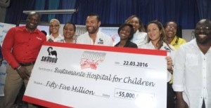 Shaggy, fourth from left, with the cheque for Bustamante Hospital for Children. 