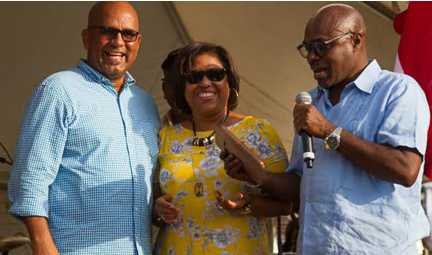 Grenadians in Canada can now pay for their passports  in Canadian dollars