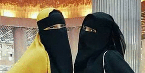 Quebec passes law obliging citizens  to uncover their faces