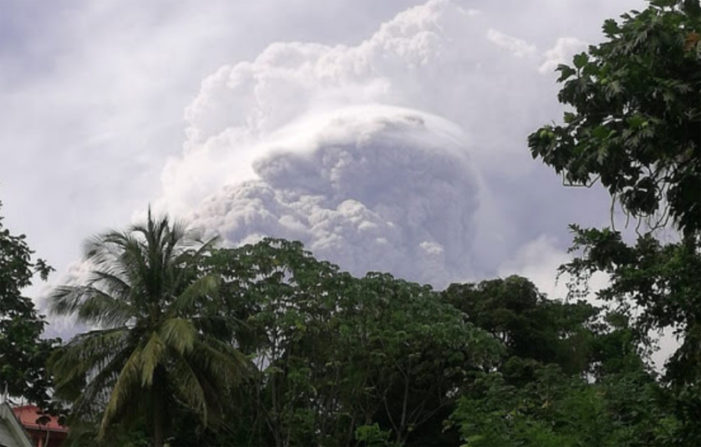 La Soufrière erupts