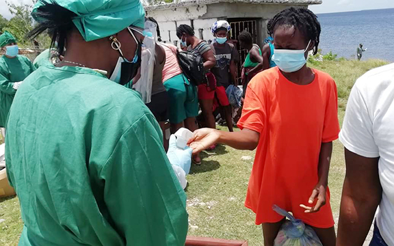 800 Haitians bound for U.S. land in Cuba