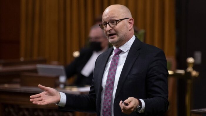 Justice minister urges senators to pass bill on mandatory minimum penalties