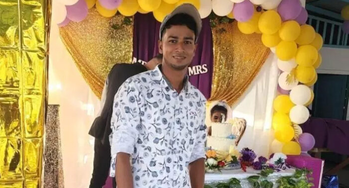 Guyana: Man electrocuted while putting up metal Christmas tree