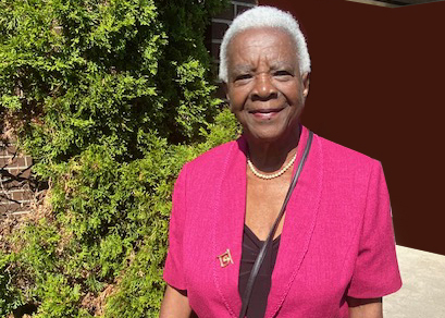 Sheila Pitt receives Community Builder Award