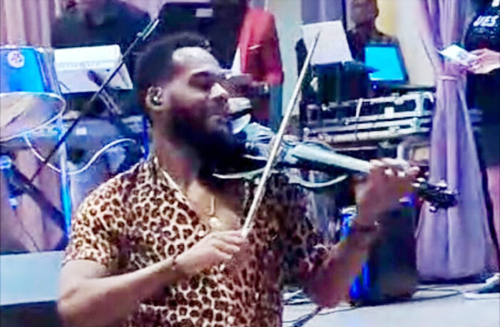Trini violinist André J. Donawa kept the joint jumpin’ last Saturday
