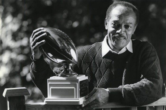 Trailblazing QB Bernie Custis Honoured on Tiger Cats Wall of Honour